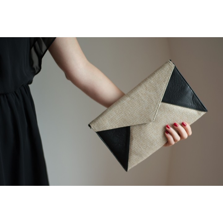 Enveloppe noire et blanc cassé