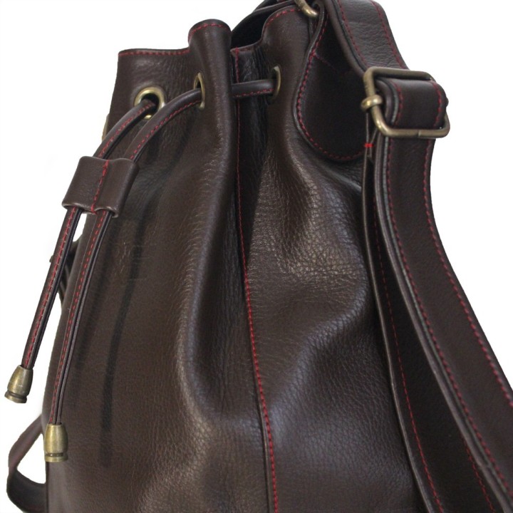 Naomi PM - Cuir marron et détails rouges