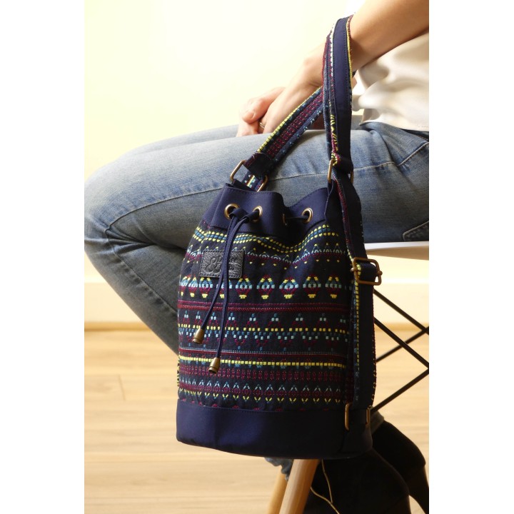 Clarisse- Tissu ethnique bleu à détails jaune